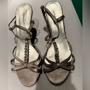 Women’s Gorgeous Silver Fabric Jeweled Front Dress Heels by Jaqueline Ferrar